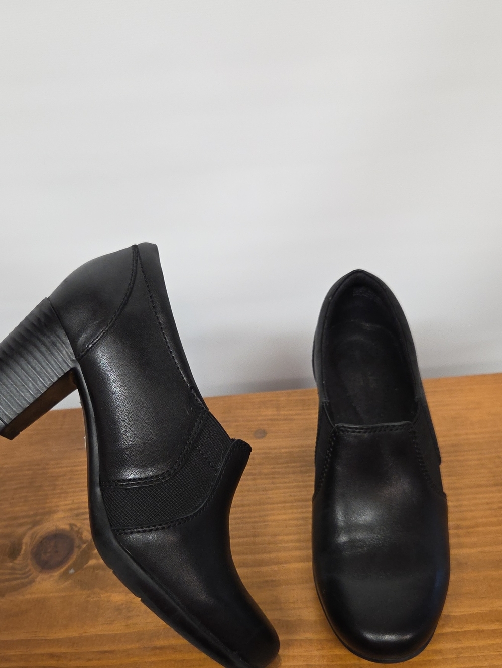 Clarks Emslie Chelsea Heeled Shoe Size 6